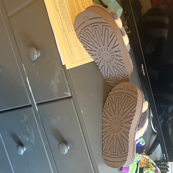 UGG Gray and Cream Fluffy Slippers - Picture 3 of 3